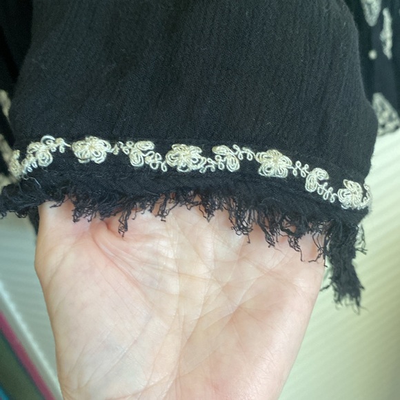 We the Free tunic black embroidered raw hem slight bell sleevess - Picture 4 of 6